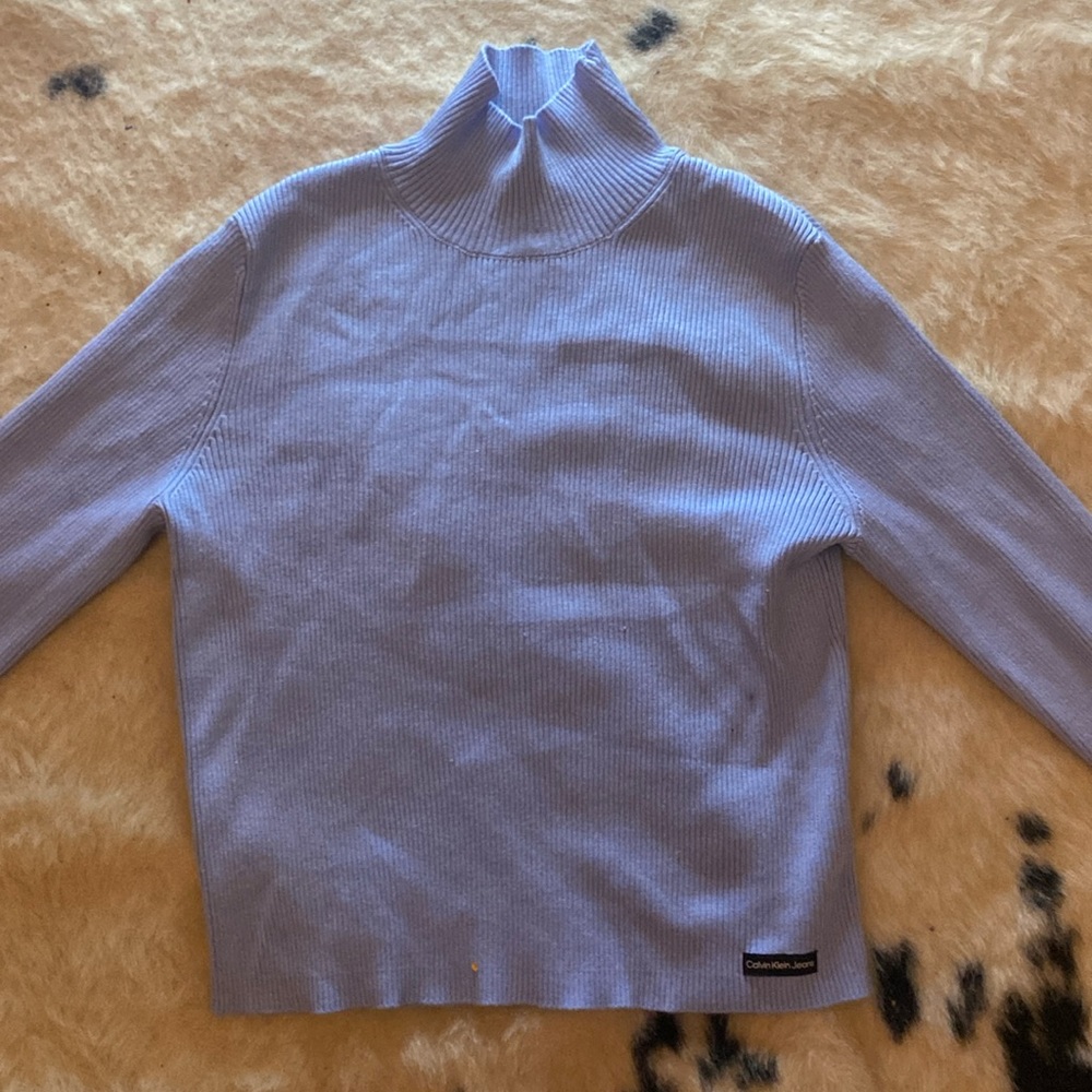 Blue cropped Calvin Klein turtle neck sweater. Worn once. Good condition.